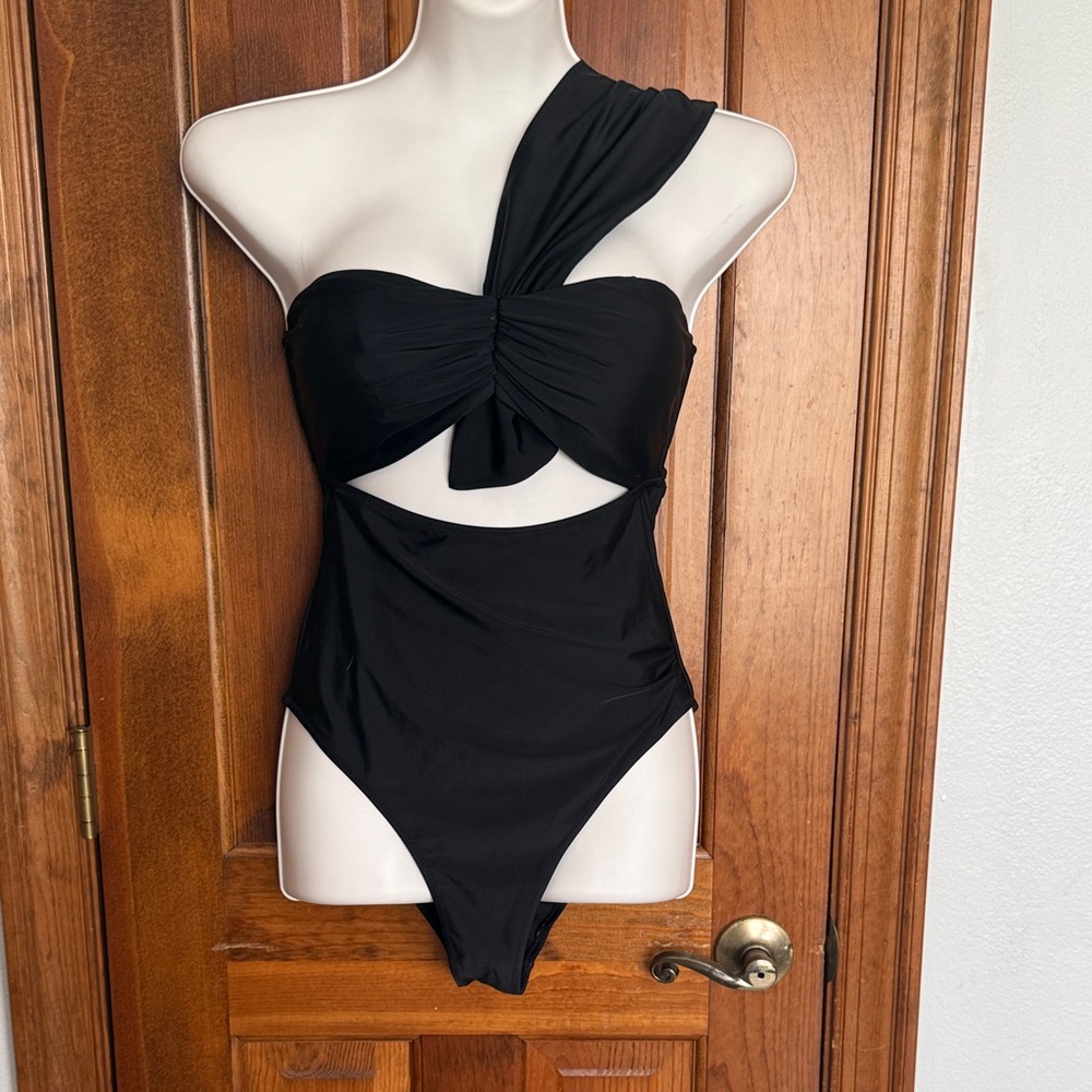 Amazon Black One Shoulder Women's Swimsuit